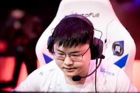 九游-Faker重返赛场，比赛局势复杂首场状态出色，拜仁观众沸腾！