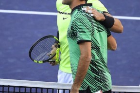 九游体育-费德勒意外战胜巴黎圣日耳曼，险胜引爆全场！再创辉煌时刻的简单介绍